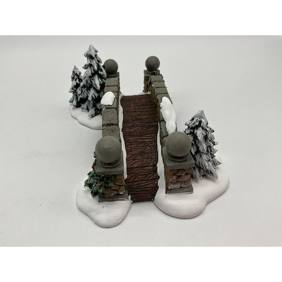Dept. 56 Village Stone Footbridge #52646 In Original Box - Picture 10 of 14